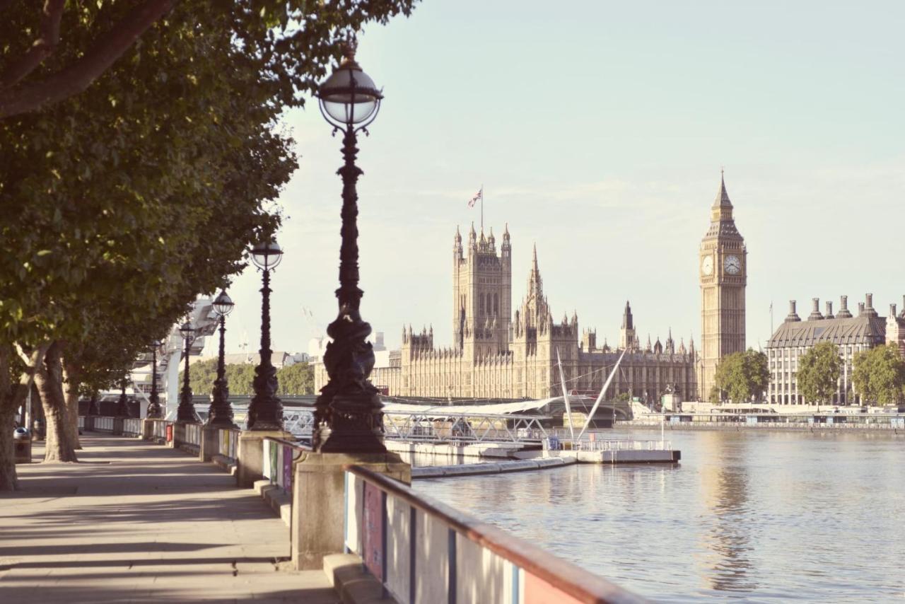 Chic And At Chapter South Bank In Lägenhet London