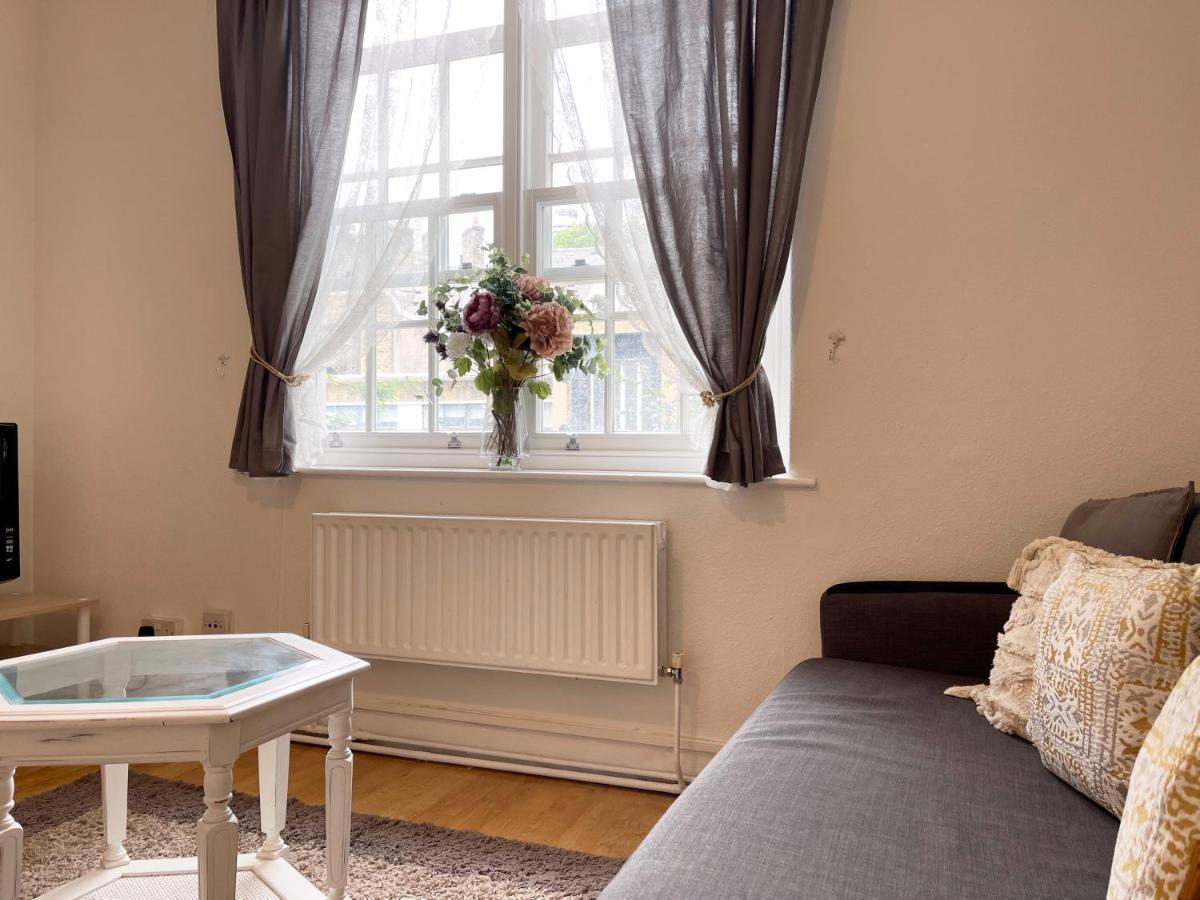Lisa's Place Near Kings Cross - 2 Double Beds, 1 Sofa Bed, Great Location, Ideal For Families Appartement Londen