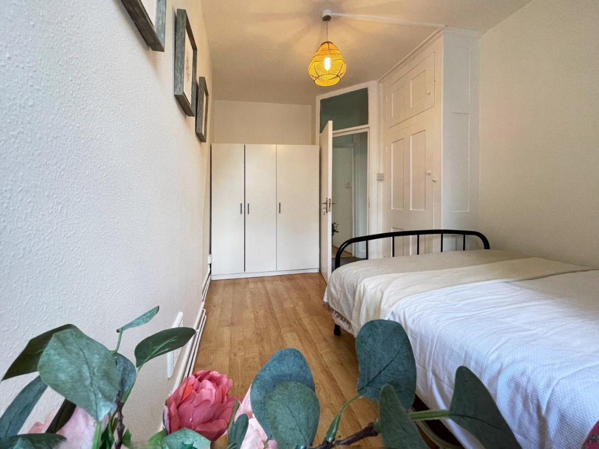 Lisa's Place Near Kings Cross - 2 Double Beds, 1 Sofa Bed, Great Location, Ideal For Families * Londen