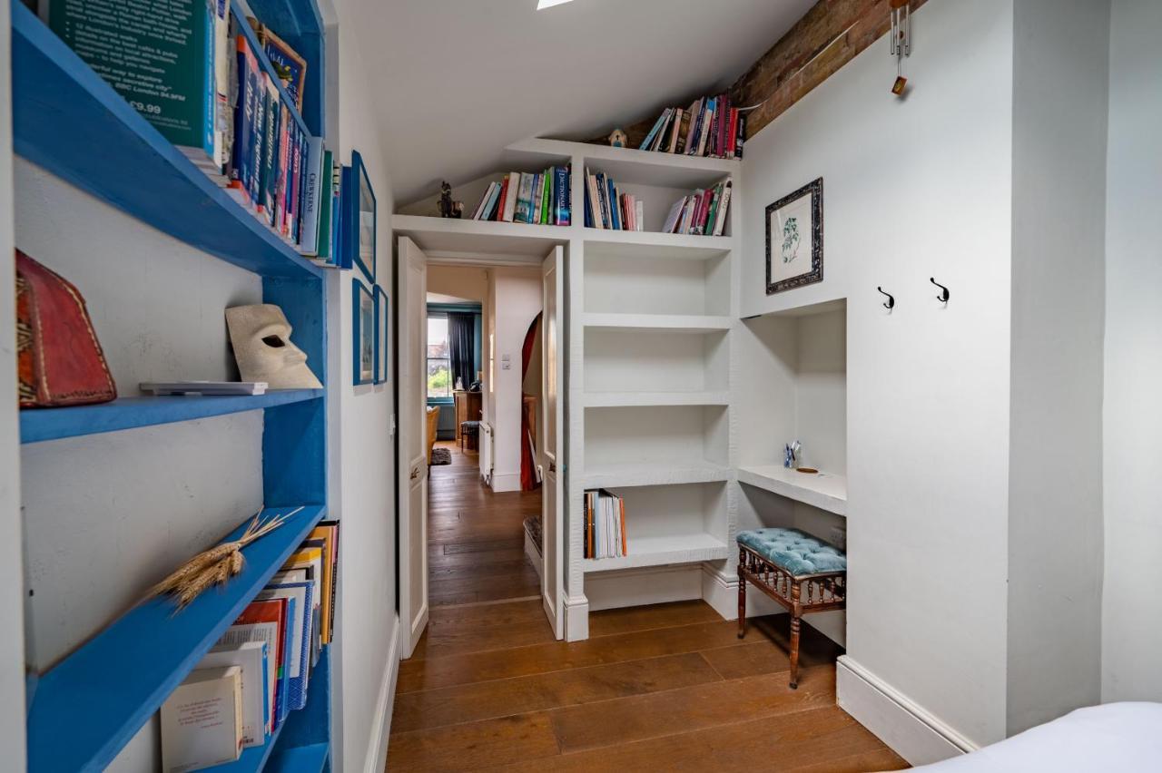 Charming With Roof Terrace In East By Underthedoormat * Londra