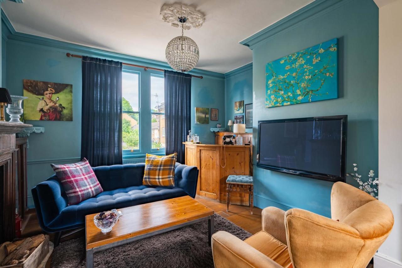 Charming With Roof Terrace In East By Underthedoormat Londra