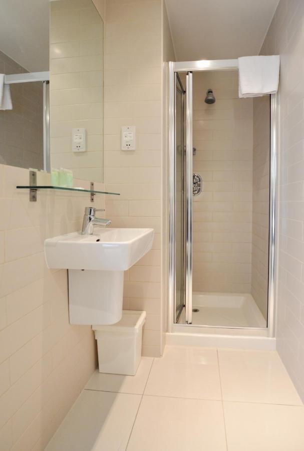 Concept Serviced By Concept * Londres