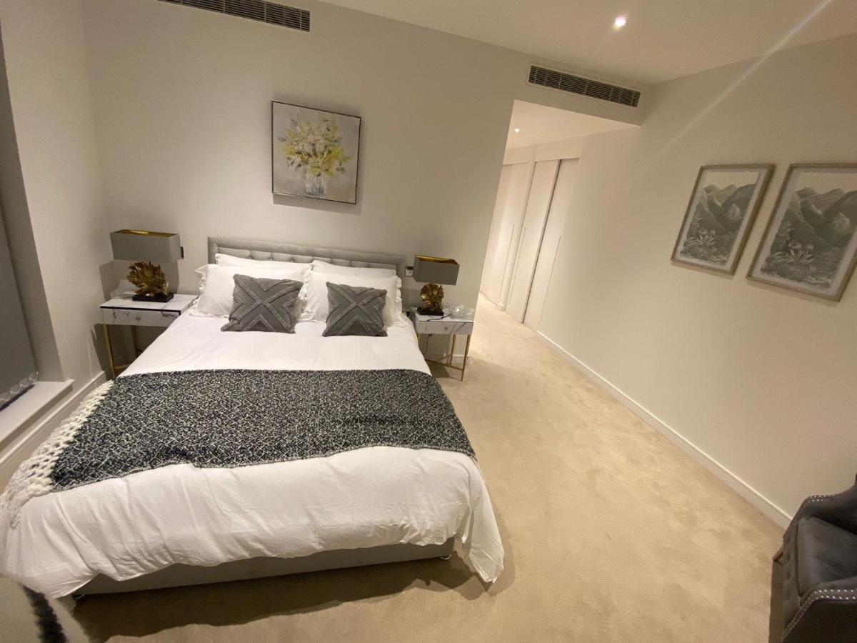 Marvelous 3 Bed Penthouse In Kewbridge Apartment London