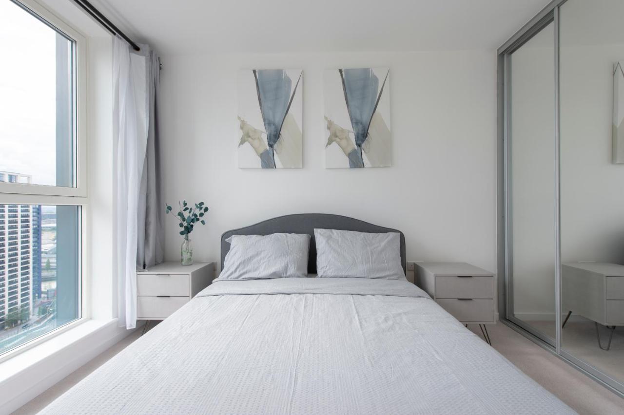 Luxury Penthouse With Stunning Views Near Excel, O2, Airport Lejlighed London