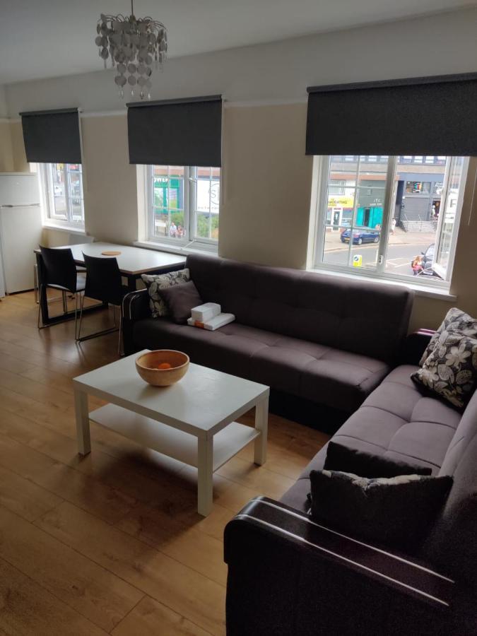 Cheerful 3 Bedroom House Just Across Tube Station Apartment London