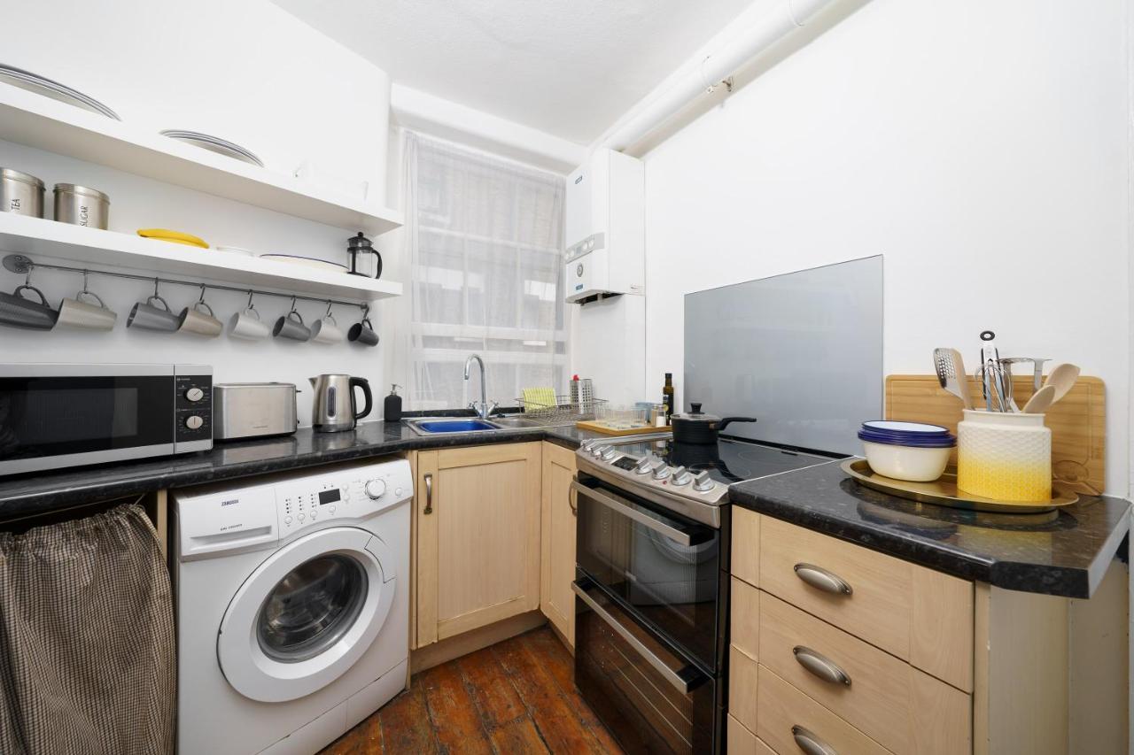 50 Meters To The Metro Apartment