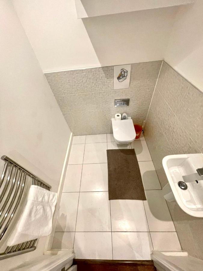 Stratford Luxury House: Spacious Garden Retreat Near Westfield London