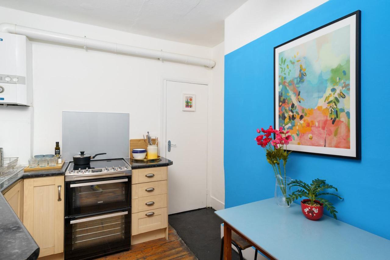 50 Meters To The Metro Apartment London