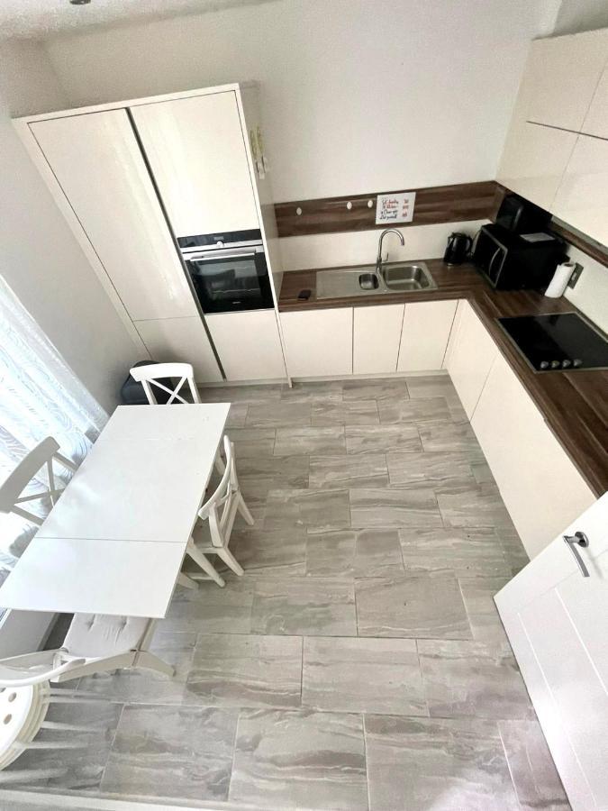 Stratford Luxury House: Spacious Garden Retreat Near Westfield Apartment