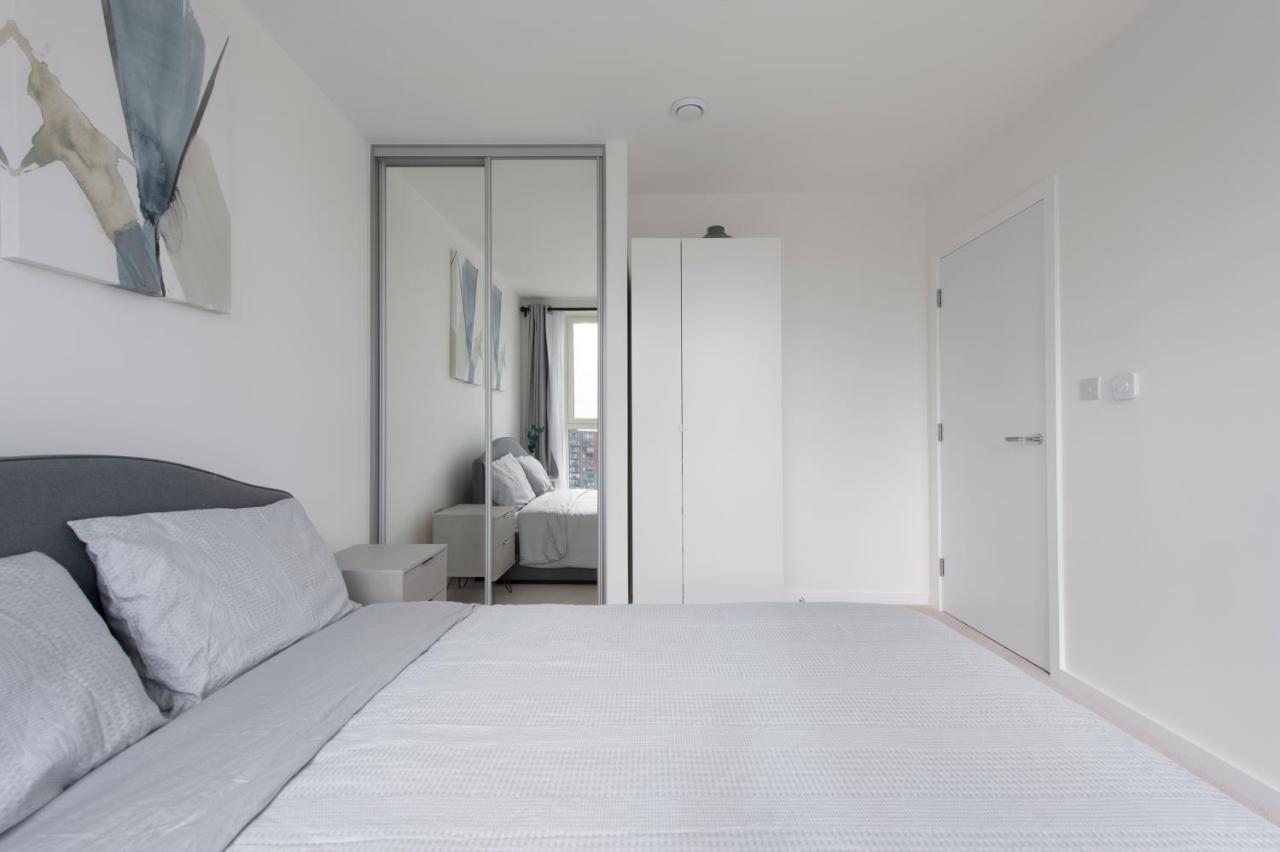 Luxury Penthouse With Stunning Views Near Excel, O2, Airport Lejlighed London