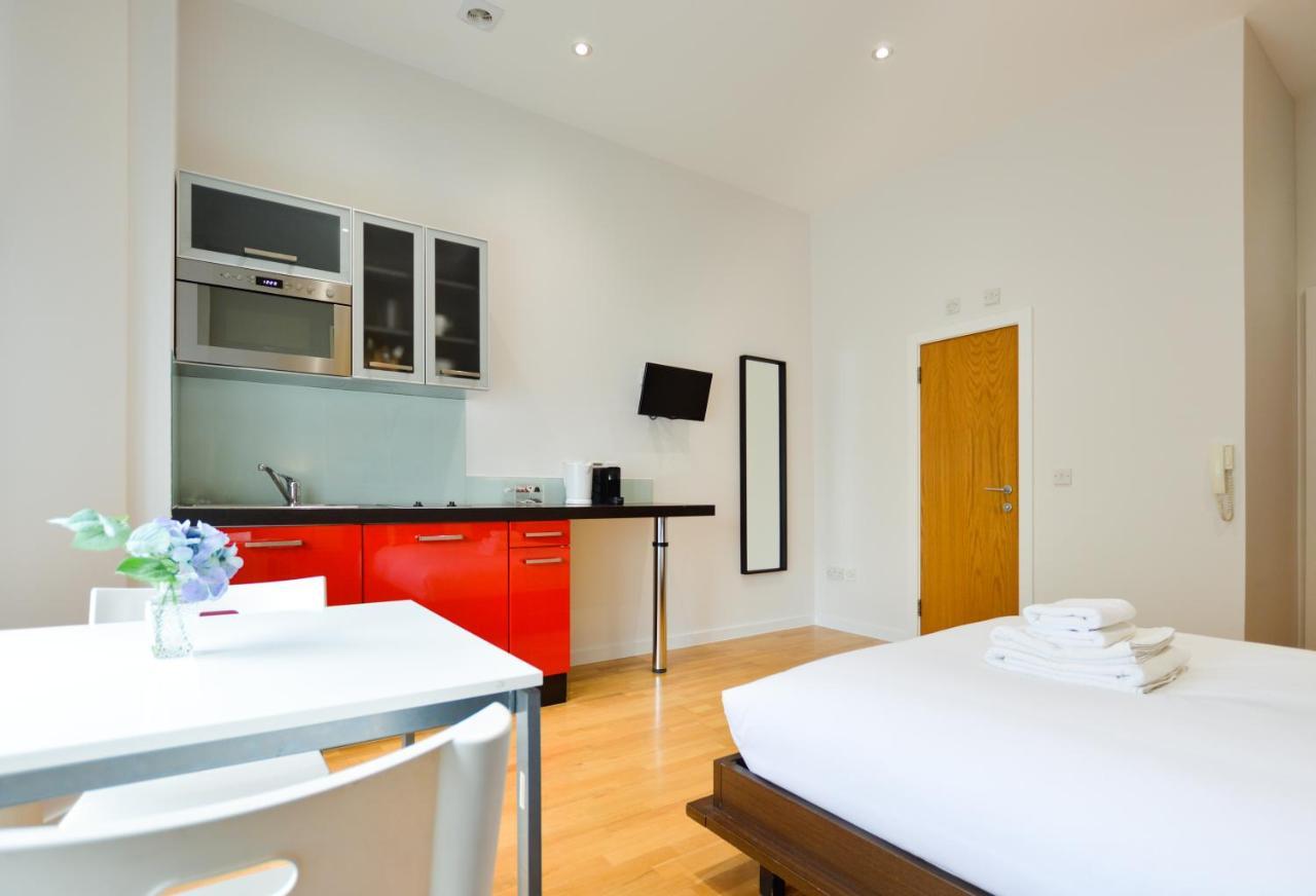 Concept Serviced By Concept * Londres
