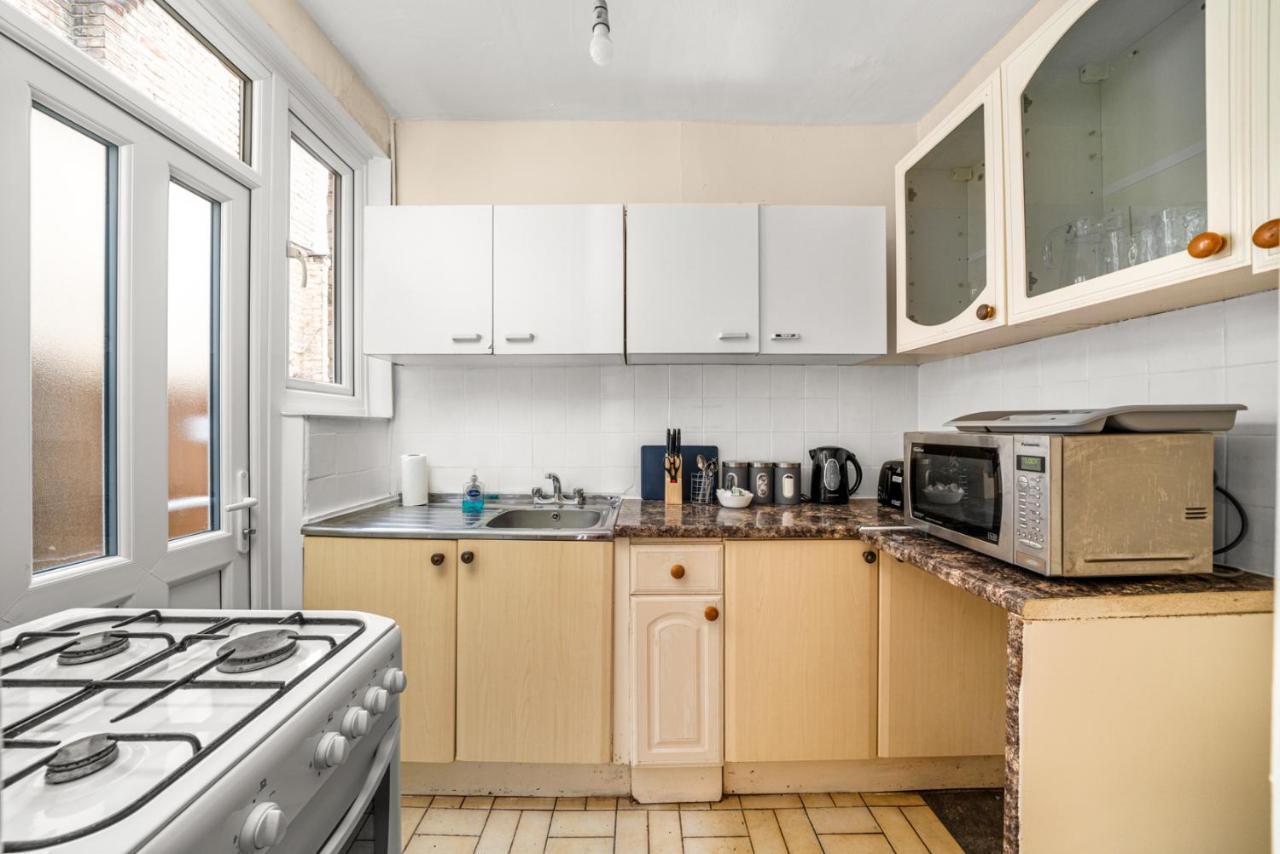 Séjour chez l'habitant Homely 4-bedroom With 2 Baths & Free Parking Londres
