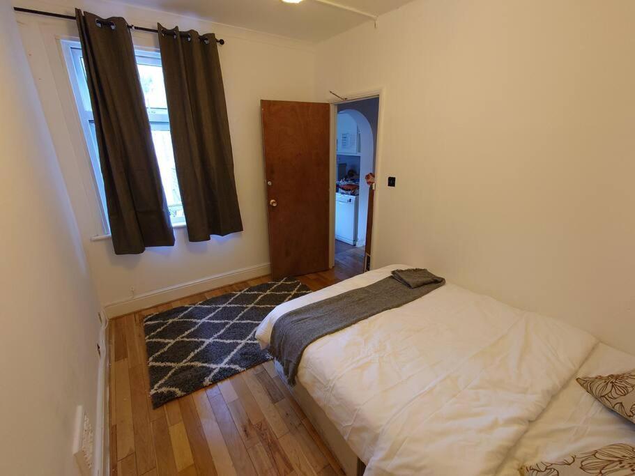 Semesterbostad Edwardian 4 Bedrooms With 4 Bathrooms Townhouse, Next To Underground, Accommodates 10 People *