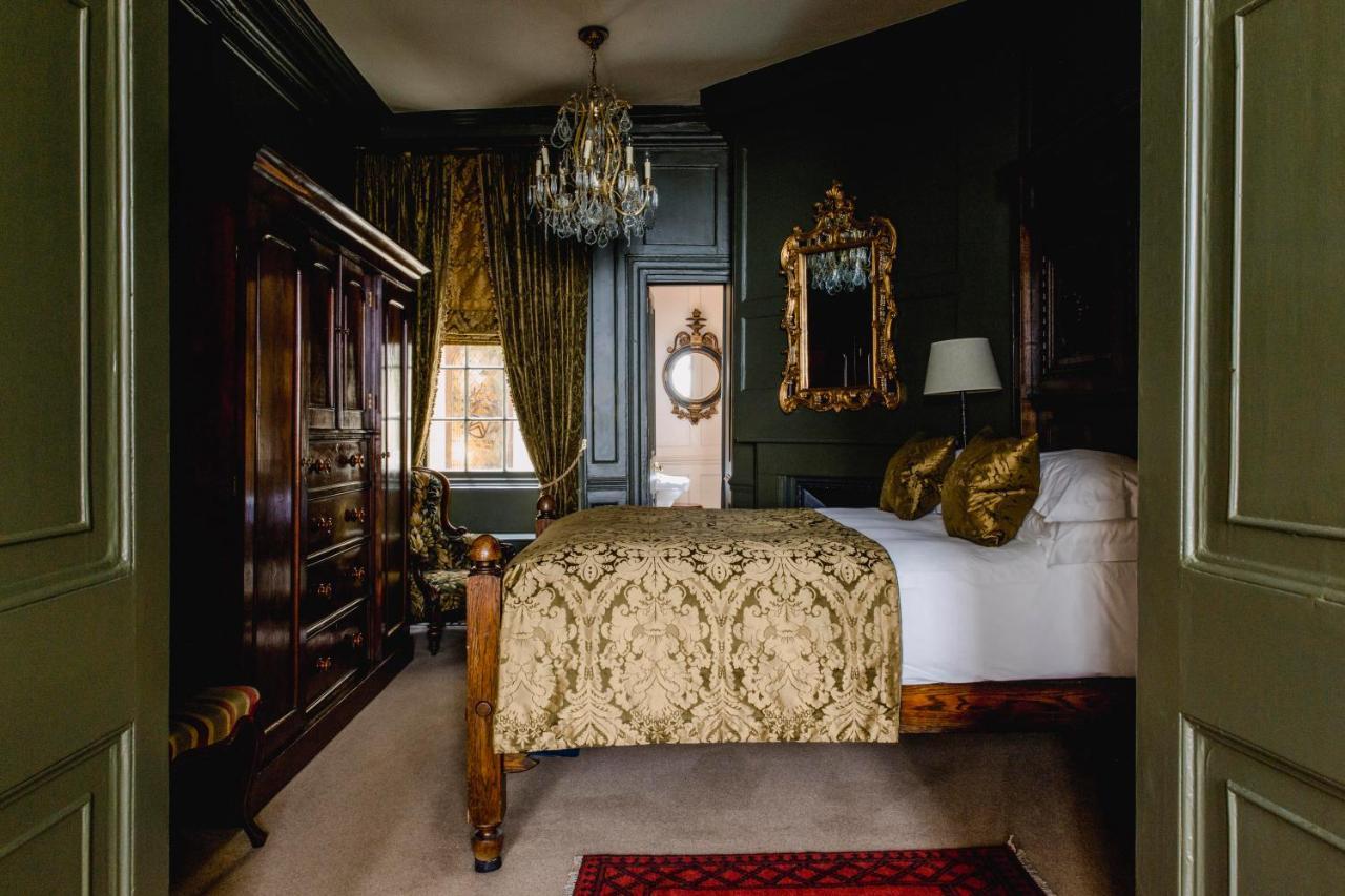 Hazlitt's 4*