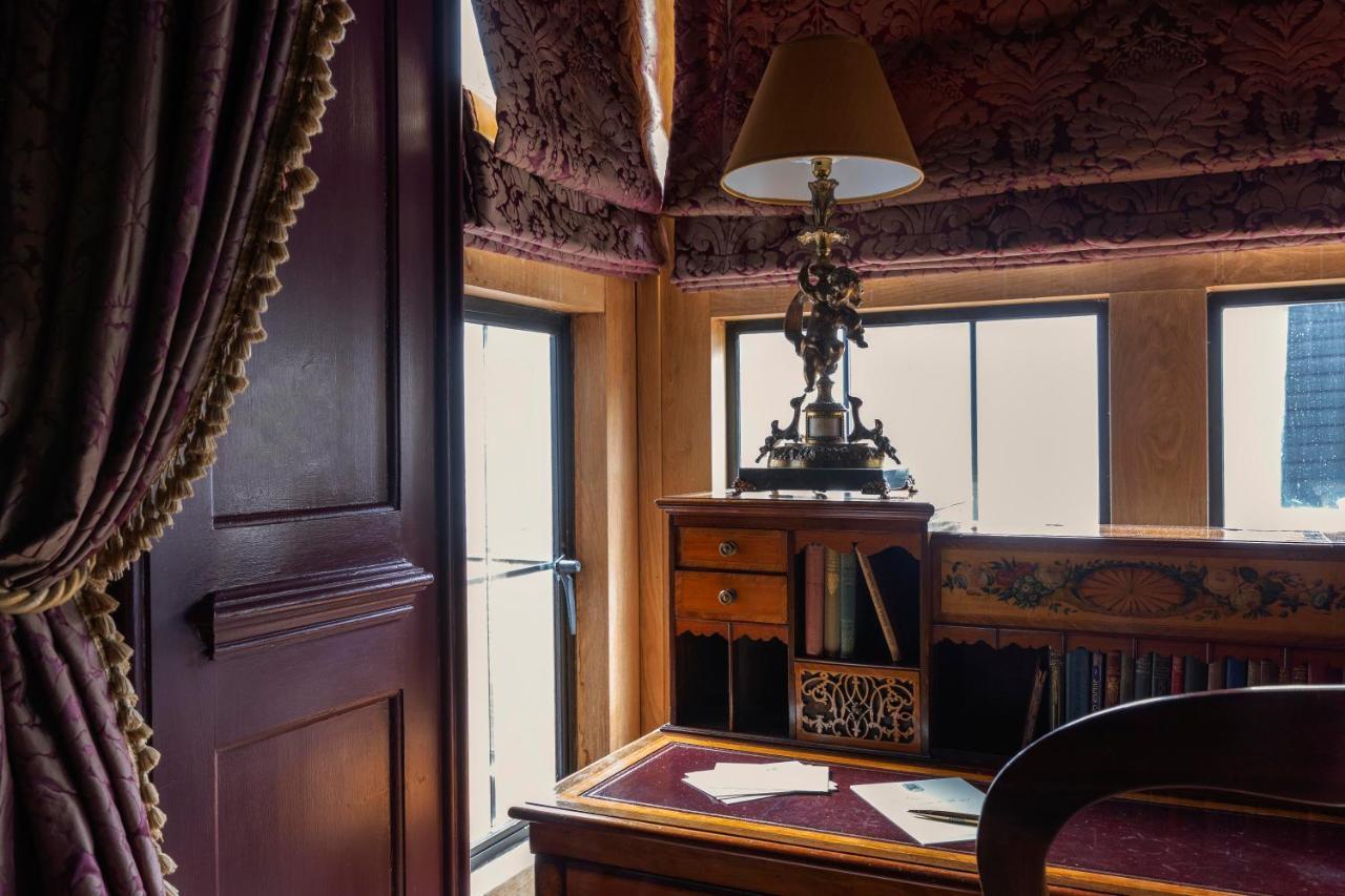 Hazlitt's London