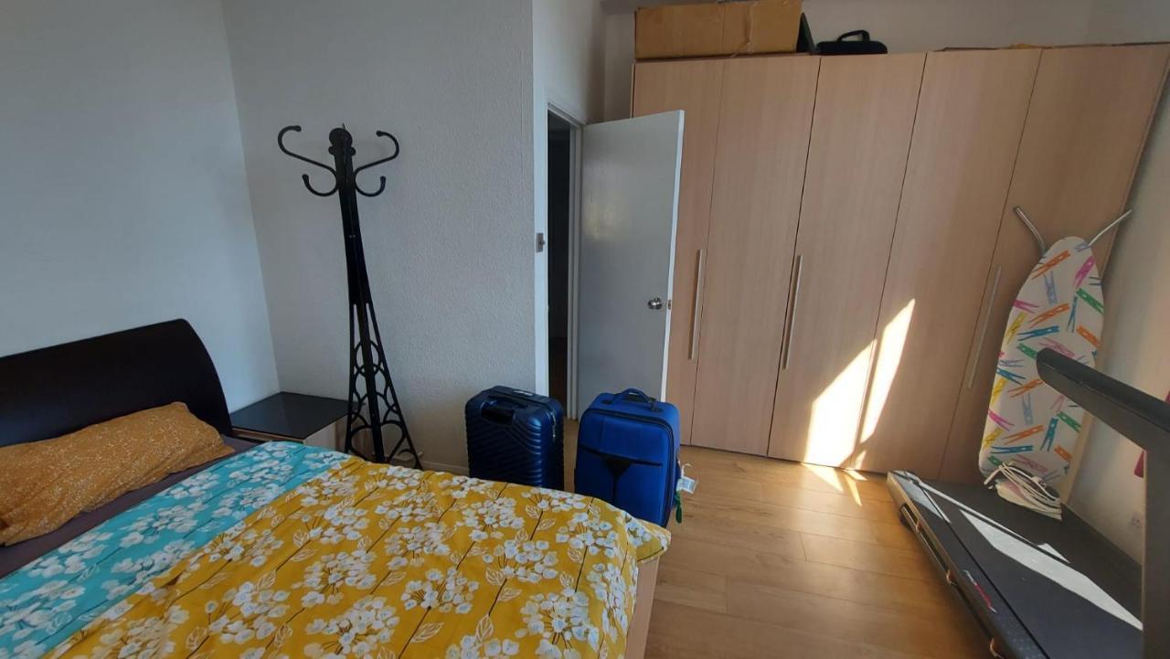 Extra Large One Bedroom Flat With Parking Londra