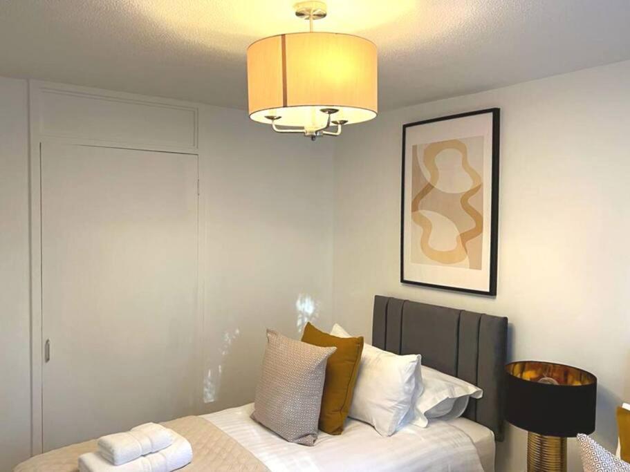 Aisiki At Tottenham Hale, 4 Bedroom & 2 Bathroom Pet-friendly Duplex Flat, King Or Twin Beds With Free Wi-fi & Parking