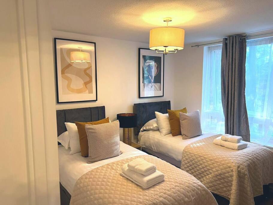 Aisiki At Tottenham Hale, 4 Bedroom & 2 Bathroom Pet-friendly Duplex Flat, King Or Twin Beds With Free Wi-fi & Parking *