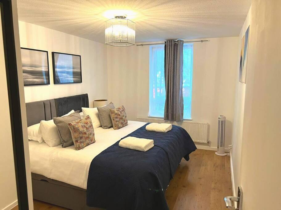 Aisiki At Tottenham Hale, 4 Bedroom & 2 Bathroom Pet-friendly Duplex Flat, King Or Twin Beds With Free Wi-fi & Parking Apartment