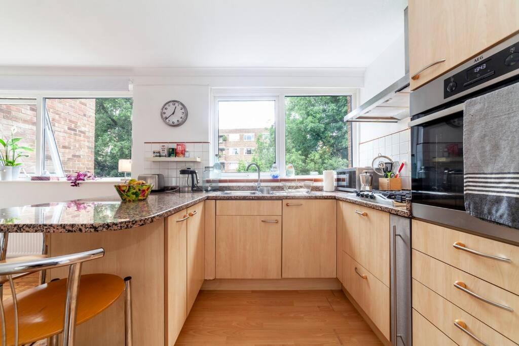 Newly Refurbished 5 Bdr House Wgarden And Parking Londra
