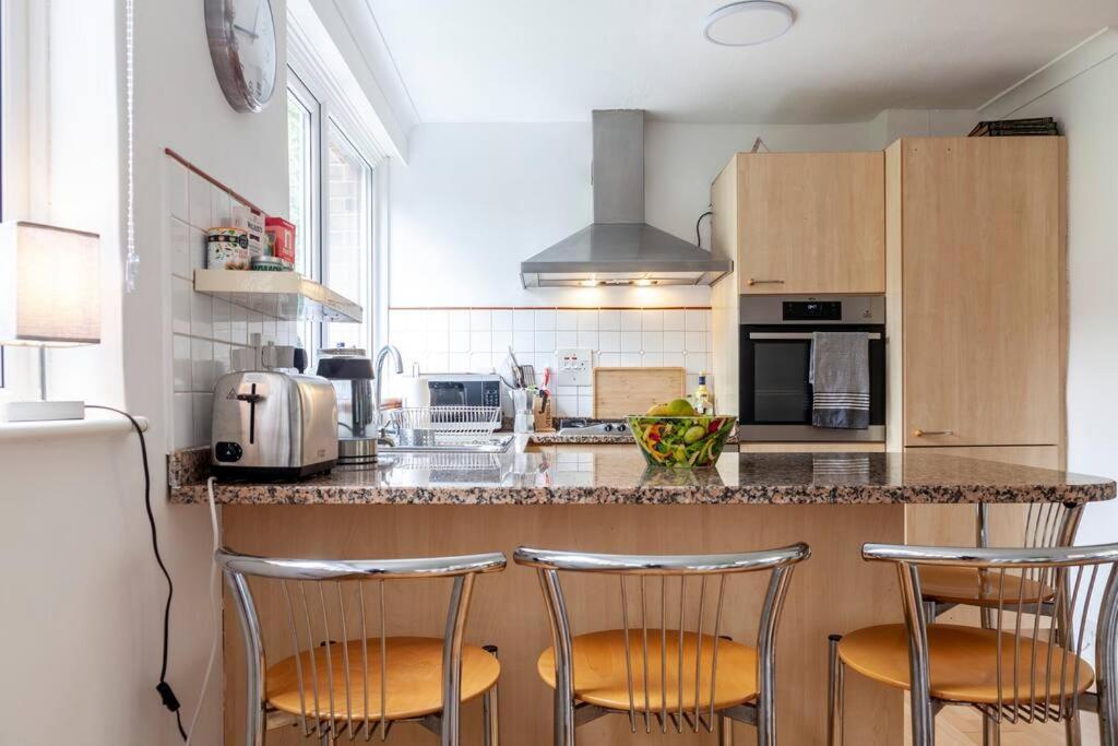 Newly Refurbished 5 Bdr House Wgarden And Parking * Londra