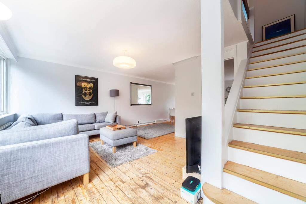 Feriehus Newly Refurbished 5 Bdr House Wgarden And Parking *