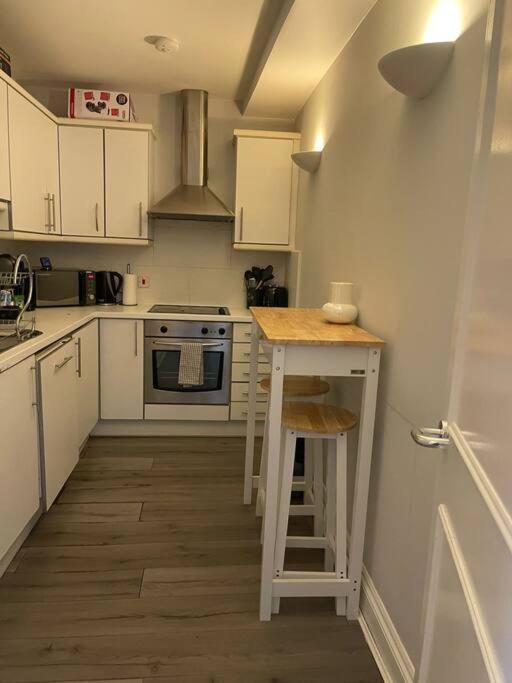 2 Bed Flat Outside Liverpool Street Station! Lägenhet