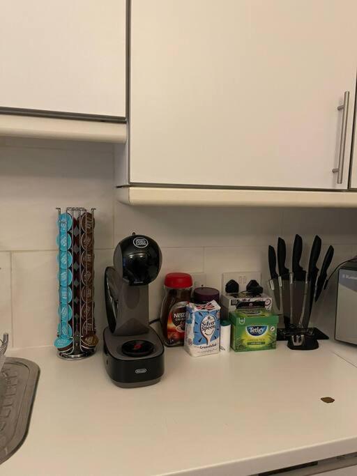 2 Bed Flat Outside Liverpool Street Station! Lägenhet London