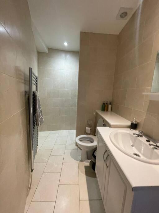 2 Bed Flat Outside Liverpool Street Station! Lägenhet