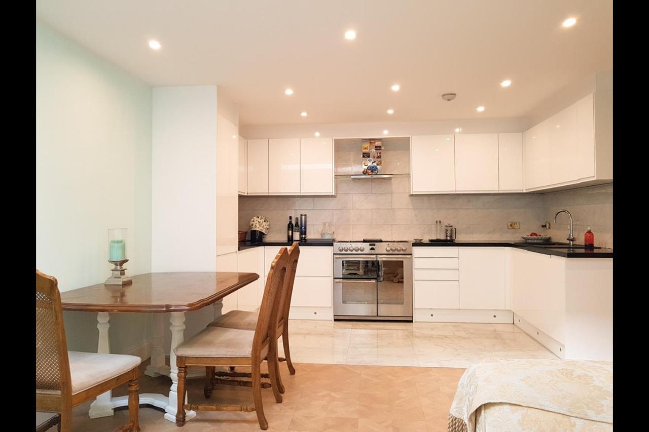 Spacious Refurbished Flat With A Garden Near Tube, Train, Thames And The Center * London