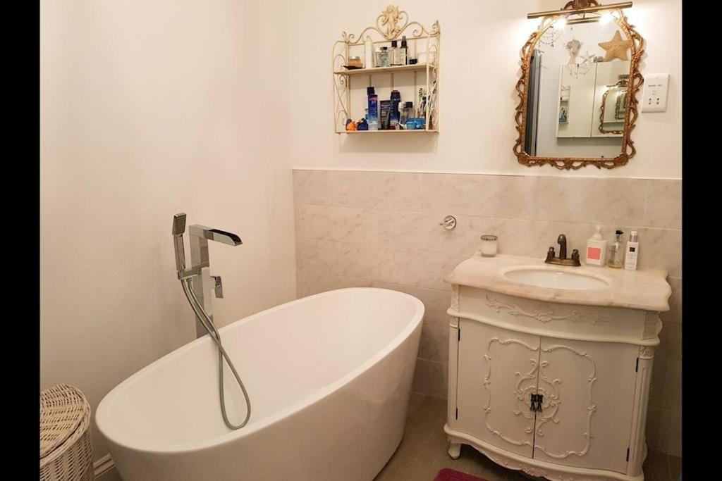 Spacious Refurbished Flat With A Garden Near Tube, Train, Thames And The Center London