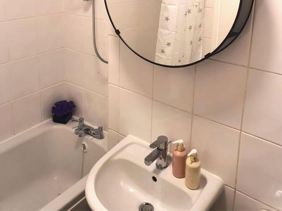 Apartment Aisiki At Tottenham Hale, 4 Bedroom & 2 Bathroom Pet-friendly Duplex Flat, King Or Twin Beds With Free Wi-fi & Parking *