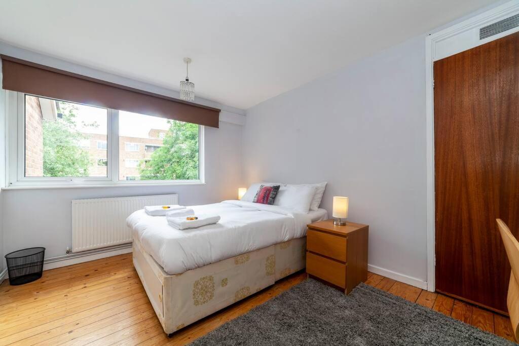 Newly Refurbished 5 Bdr House Wgarden And Parking