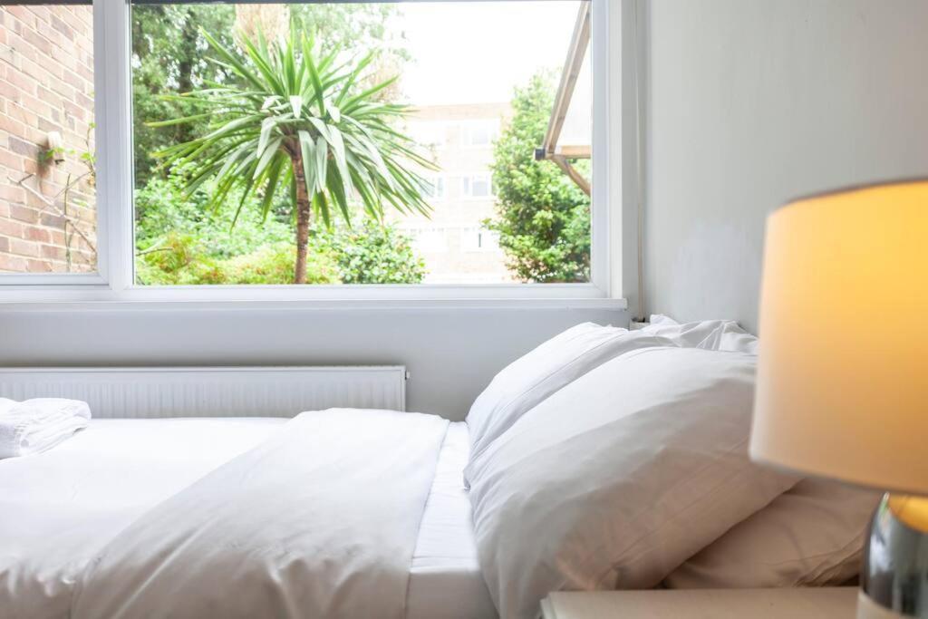Casa vacanze Newly Refurbished 5 Bdr House Wgarden And Parking *
