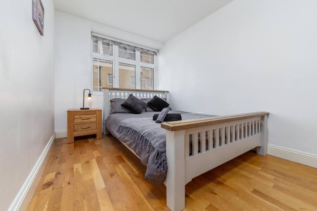 Lovely 2 Bed With With Private Patio Eye *