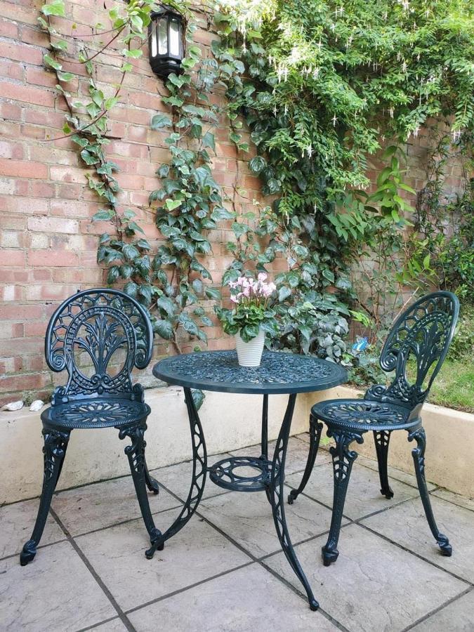 Spacious Refurbished Flat With A Garden Near Tube, Train, Thames And The Center *