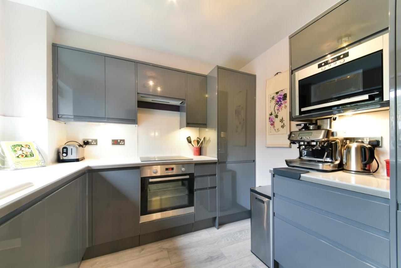 Apartment 2 Bedroom Near Southfields London