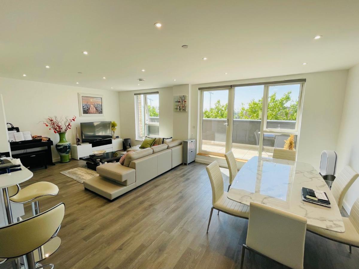 Lejlighed Modern Penthouse Flat With Free Indoor Parking London