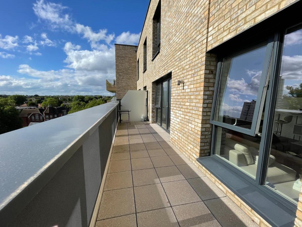 Modern Penthouse Flat With Free Indoor Parking Lejlighed *