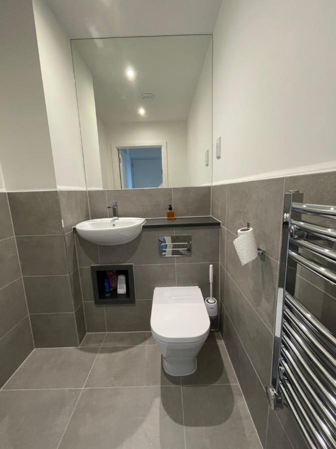 Modern Penthouse Flat With Free Indoor Parking * London