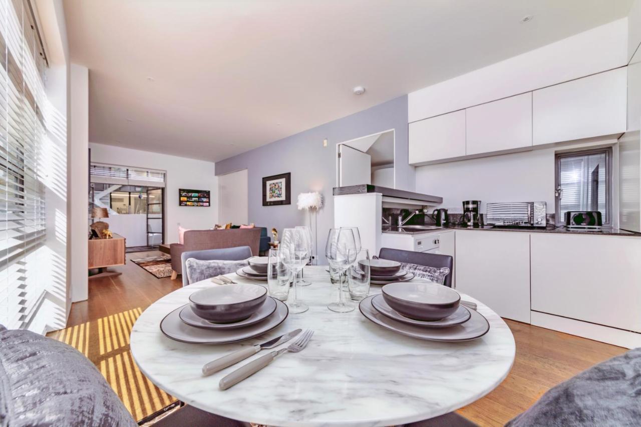 Apartment Interior-designer With 2 Terraces