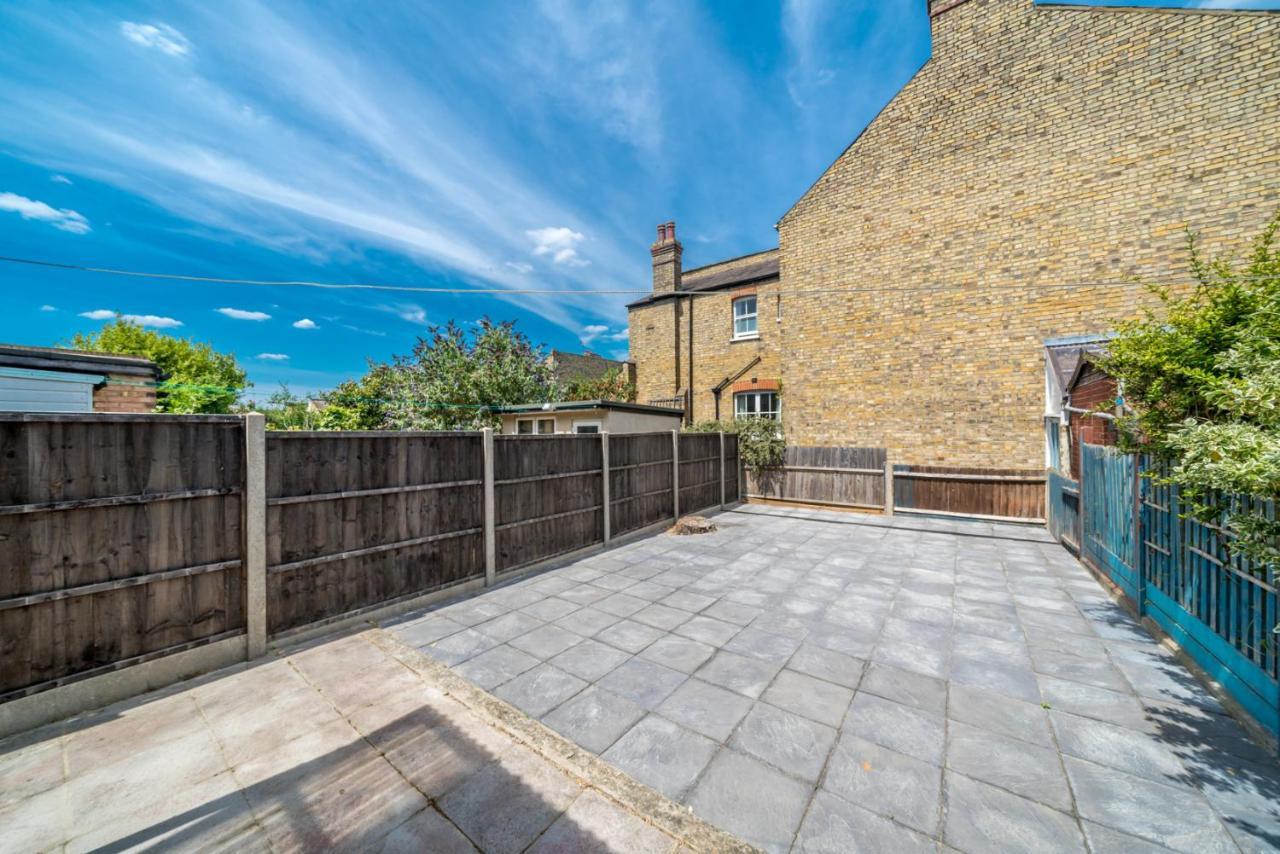 Privat overnatting Homely 4-bedroom With 2 Baths & Free Parking *