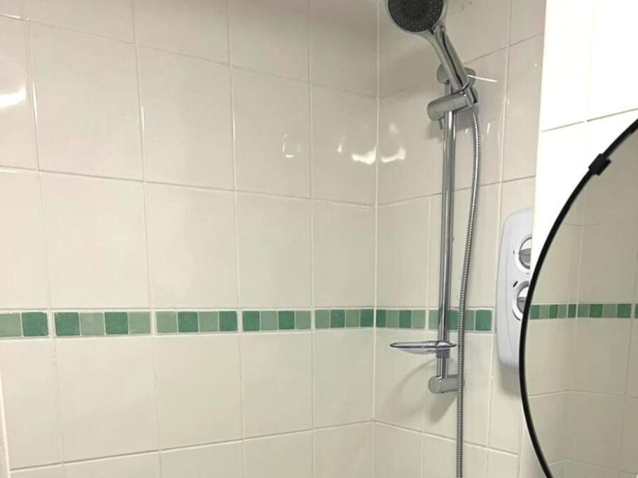 Apartment Aisiki At Tottenham Hale, 4 Bedroom & 2 Bathroom Pet-friendly Duplex Flat, King Or Twin Beds With Free Wi-fi & Parking *