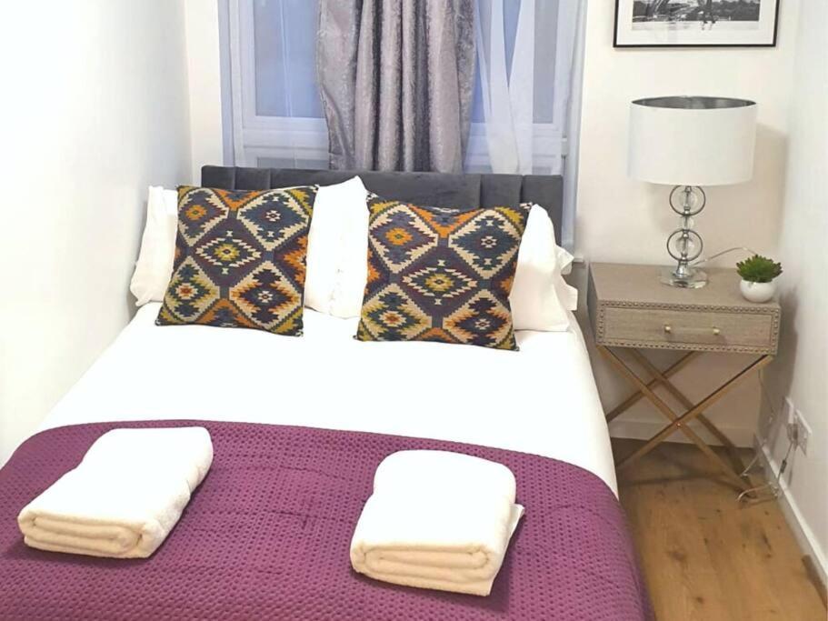 Aisiki At Tottenham Hale, 4 Bedroom & 2 Bathroom Pet-friendly Duplex Flat, King Or Twin Beds With Free Wi-fi & Parking London