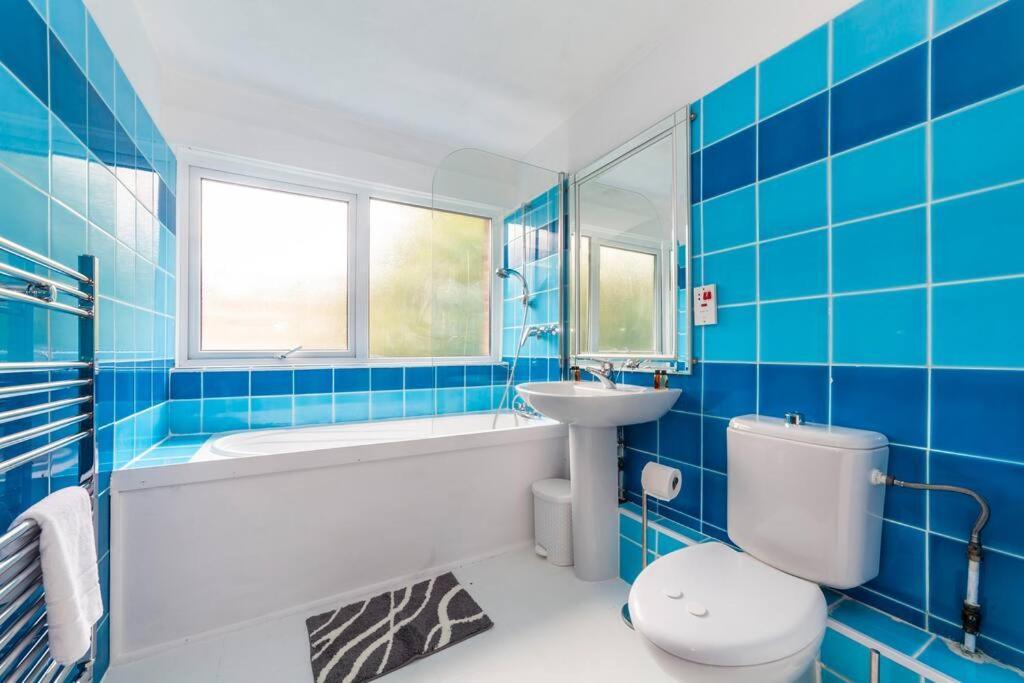 Newly Refurbished 5 Bdr House Wgarden And Parking * Londres