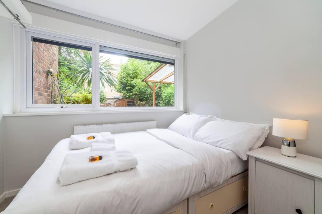 Casa vacanze Newly Refurbished 5 Bdr House Wgarden And Parking