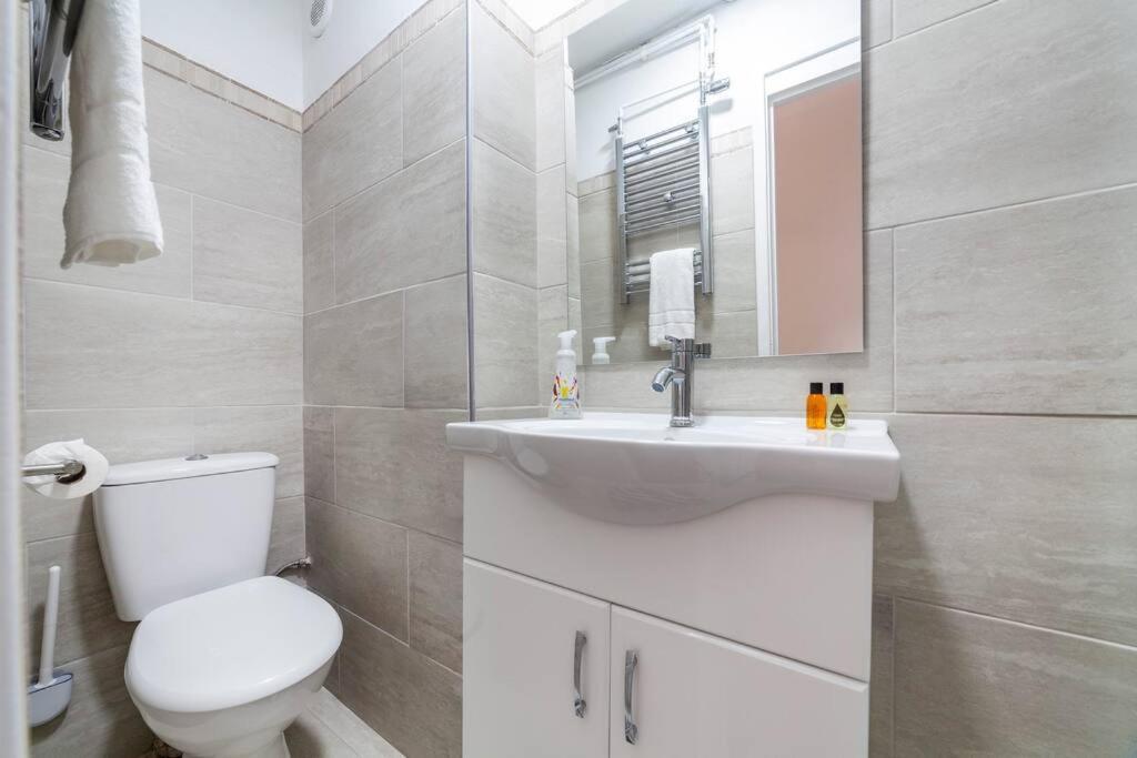 Casa vacanze Newly Refurbished 5 Bdr House Wgarden And Parking Londra
