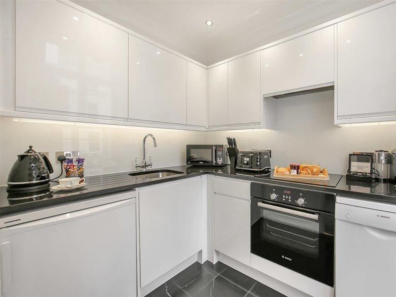 10 Curzon Street By Mansley * Londen