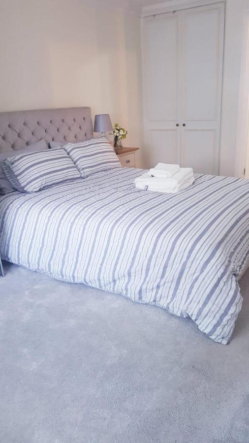 Lovely 2 Bedroom Flat In The Heart Of Water Wimbledon
