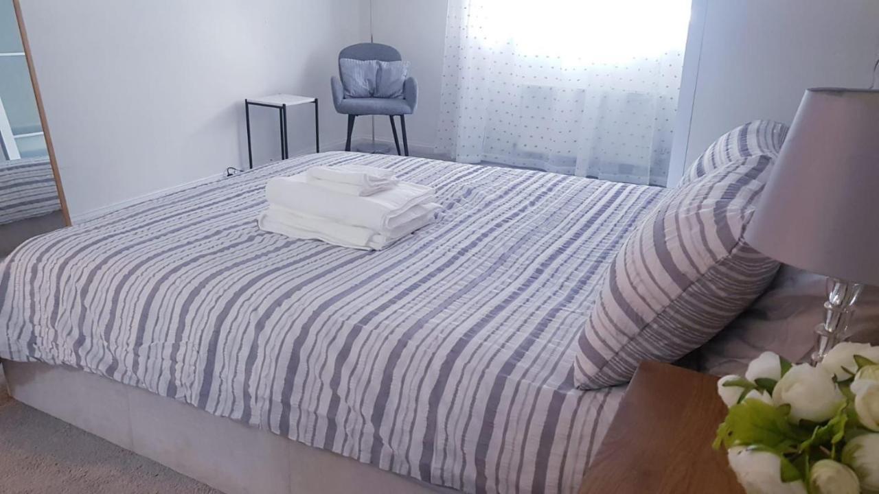 Lovely 2 Bedroom Flat In The Heart Of Water Wimbledon Appartement